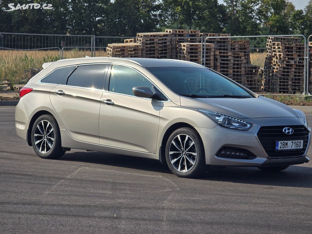 Hyundai i40, ČR | Automat | Tažné zař.